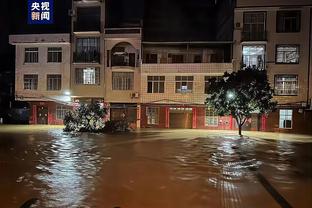 苏亚雷斯本场数据：传射建功&1关键传球，评分8.2队内最高